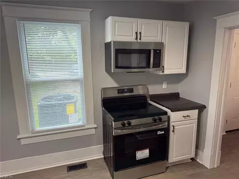 Entry Way - 2712 Kecoughtan Rd, Hampton, VA 23661 photo 3 of 4