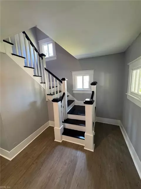 Entry Way - 2712 Kecoughtan Rd, Hampton, VA 23661 photo 1 of 4