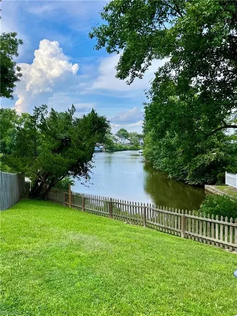 3325 Barberry Ln, Virginia Beach, VA 23453