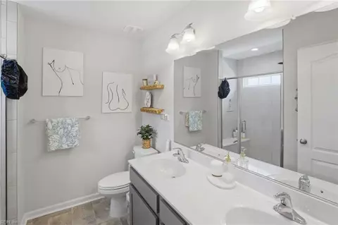 Bath - 215 Runnel St, Hampton, VA 23666 photo 1 of 3