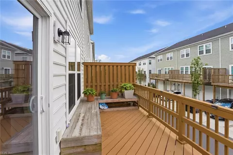 Exterior - 215 Runnel St, Hampton, VA 23666 photo 2 of 3