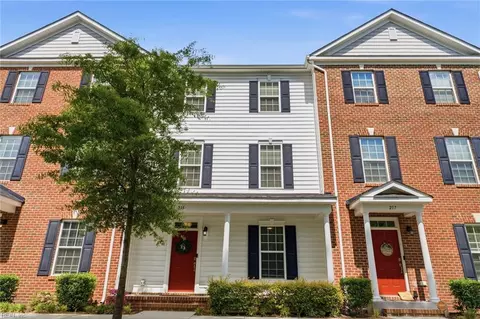 Exterior - 215 Runnel St, Hampton, VA 23666 photo 3 of 3