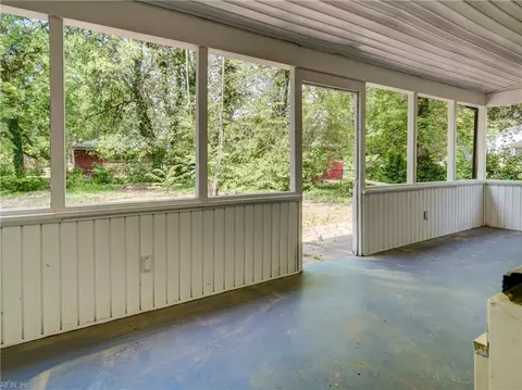 Exterior - 9 Riverdale Dr, Hampton, VA 23666 photo 3 of 6