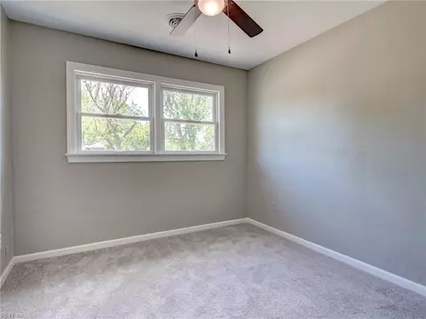 Bedroom - 9 Riverdale Dr, Hampton, VA 23666 photo 8 of 8