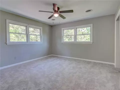 Bedroom - 9 Riverdale Dr, Hampton, VA 23666 photo 5 of 8