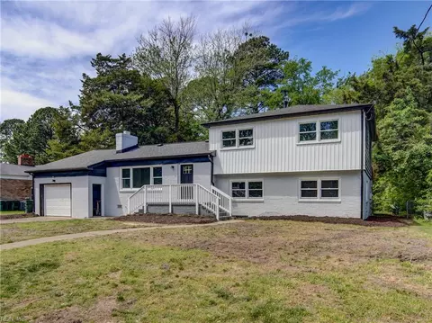 9 Riverdale Dr, Hampton, VA 23666