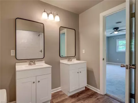 Bath - 9 Riverdale Dr, Hampton, VA 23666 photo 2 of 4
