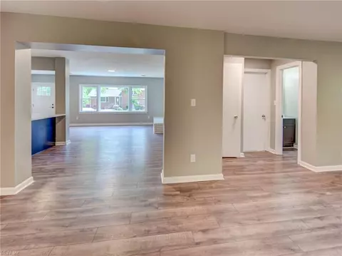 Living - 9 Riverdale Dr, Hampton, VA 23666 photo 6 of 8