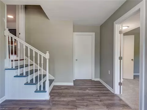 Entry Way - 9 Riverdale Dr, Hampton, VA 23666 photo 4 of 5