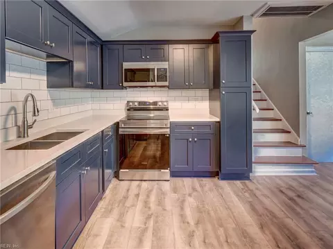Kitchen - 9 Riverdale Dr, Hampton, VA 23666 photo 2 of 2