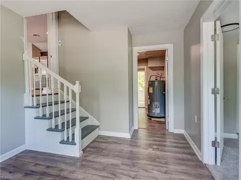 Entry Way - 9 Riverdale Dr, Hampton, VA 23666 photo 3 of 5
