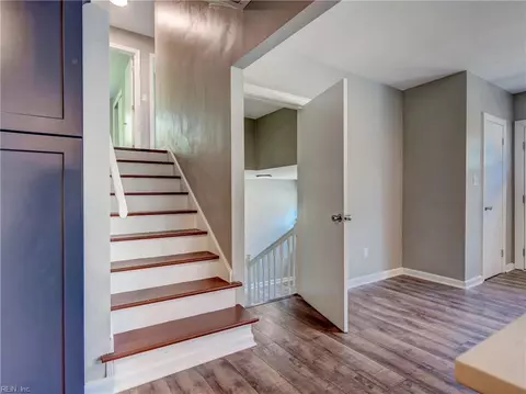 Entry Way - 9 Riverdale Dr, Hampton, VA 23666 photo 5 of 5