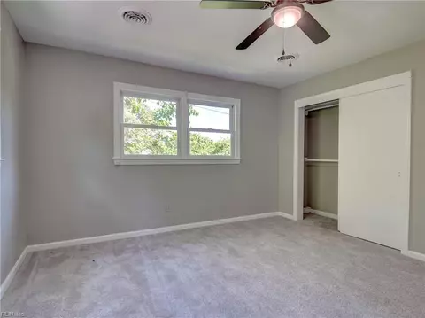 Bedroom - 9 Riverdale Dr, Hampton, VA 23666 photo 6 of 8