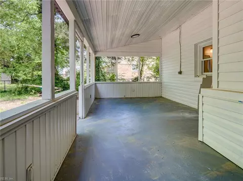 Exterior - 9 Riverdale Dr, Hampton, VA 23666 photo 4 of 6
