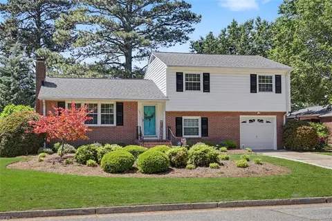 97 Glade Rd, Newport News, VA 23606