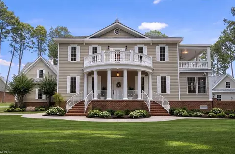 411 Lawnes Neck Dr, Smithfield, VA 23430