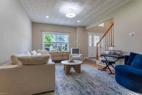 Living - 818 Brookside Arch Arch, Chesapeake, VA 23322 photo 2 of 3