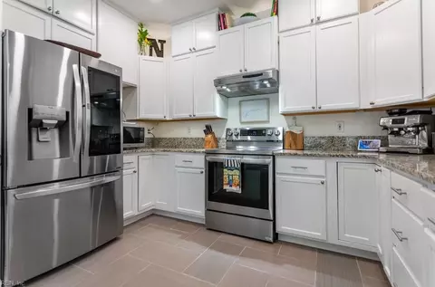 Kitchen - 818 Brookside Arch Arch, Chesapeake, VA 23322 photo 4 of 5