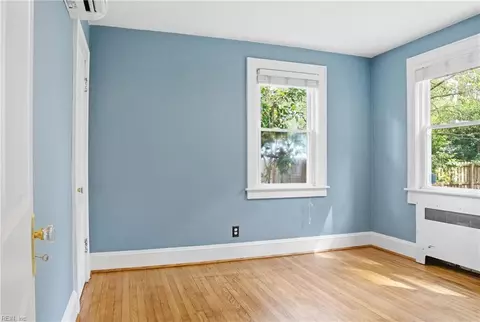 Bedroom - 233 E Bayview Blvd, Norfolk, VA 23503 photo 3 of 4