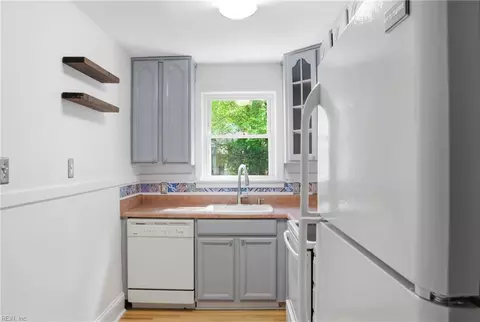 Kitchen - 233 E Bayview Blvd, Norfolk, VA 23503 photo 1 of 2