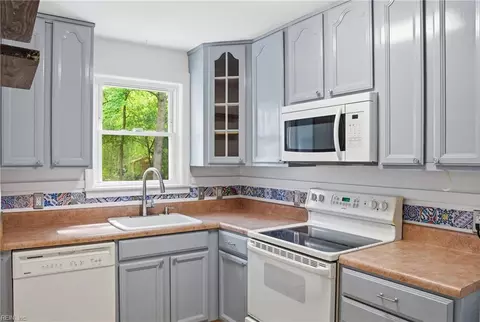 Kitchen - 233 E Bayview Blvd, Norfolk, VA 23503 photo 2 of 2