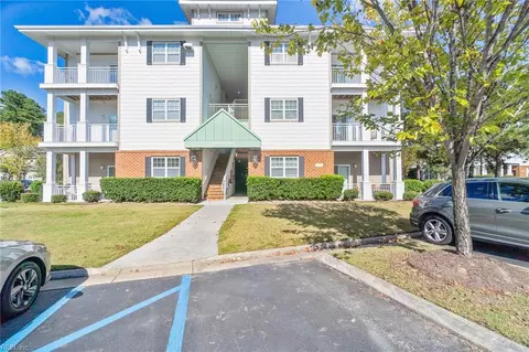 2424 Chancery Ln #105, Chesapeake, VA 23321