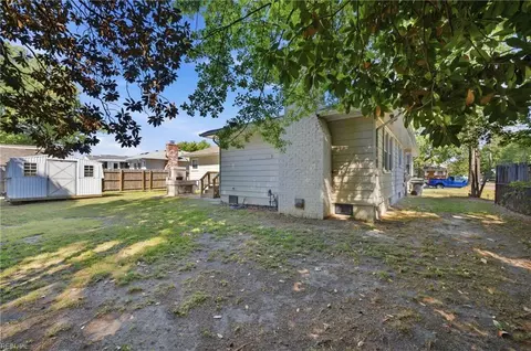 Exterior - 2802 Bending Oak Dr, Hampton, VA 23666 photo 6 of 8