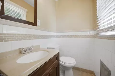 Bath - 2802 Bending Oak Dr, Hampton, VA 23666 photo 3 of 3