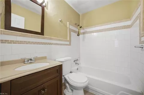 Bath - 2802 Bending Oak Dr, Hampton, VA 23666 photo 2 of 3