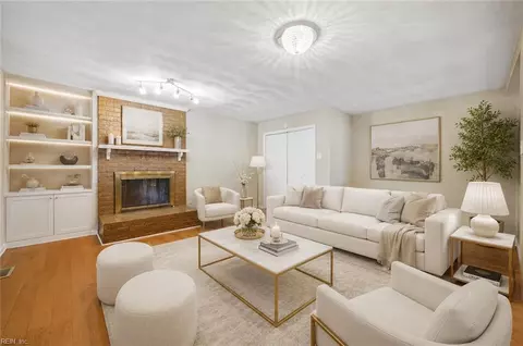 Living - 2802 Bending Oak Dr, Hampton, VA 23666 photo 2 of 4
