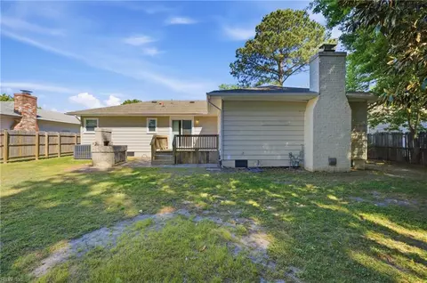 Exterior - 2802 Bending Oak Dr, Hampton, VA 23666 photo 5 of 8