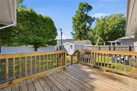 Exterior - 2802 Bending Oak Dr, Hampton, VA 23666 photo 3 of 8