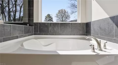 Bath - 6330 Kellys Pl, Gloucester, VA 23061 photo 3 of 5