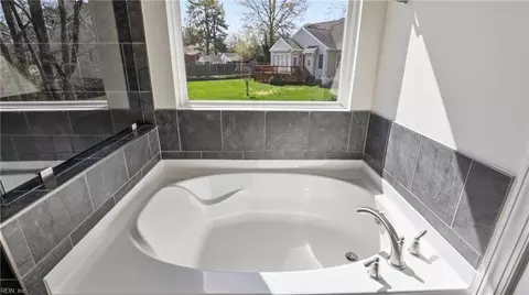 Bath - 6330 Kellys Pl, Gloucester, VA 23061 photo 4 of 5