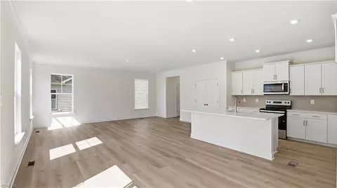 Living - 6330 Kellys Pl, Gloucester, VA 23061 photo 5 of 5