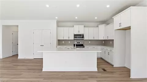 Entry Way - 6330 Kellys Pl, Gloucester, VA 23061 photo 3 of 10