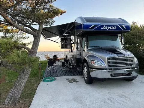 3665 Sandpiper Rd #120, Virginia Beach, VA 23456