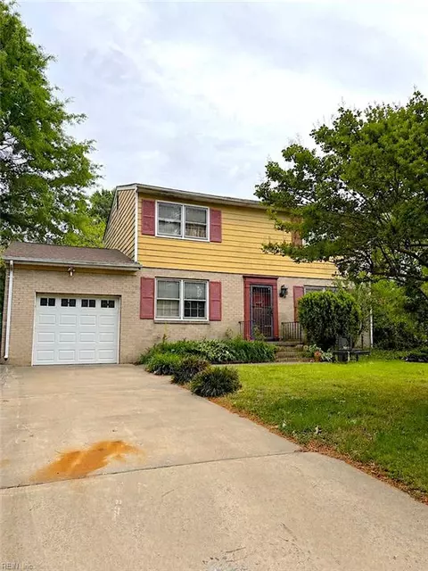 130 Saint Stephens Dr, Newport News, VA 23602