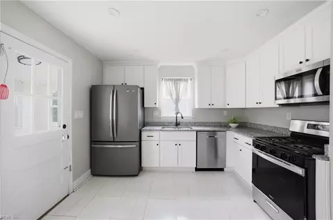 4873 Robin Hood Rd, Norfolk, VA 23513