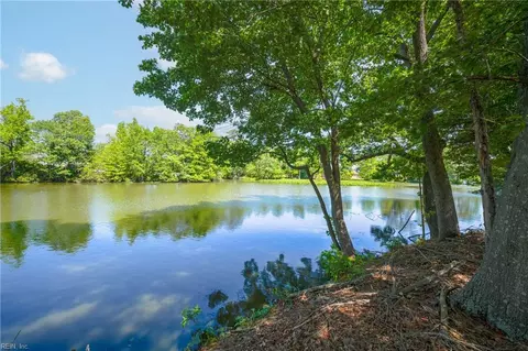 2035 Foxs Lair Trl, Norfolk, VA 23518