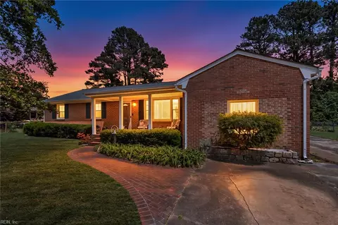 1253 Kingsway Dr, Chesapeake, VA 23320