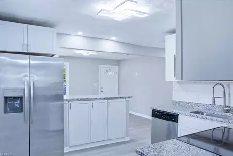 7 N Colin Dr, Portsmouth, VA 23701