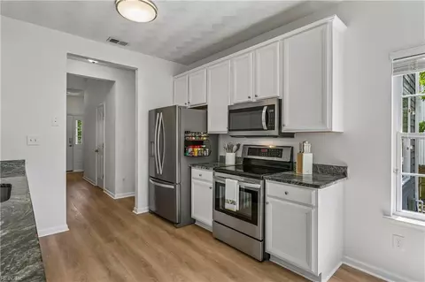Entry Way - 2028 Merrick Dr, Hayes, VA 23072 photo 3 of 4