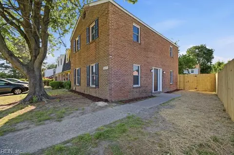 5671 Dodington Ct, Virginia Beach, VA 23462