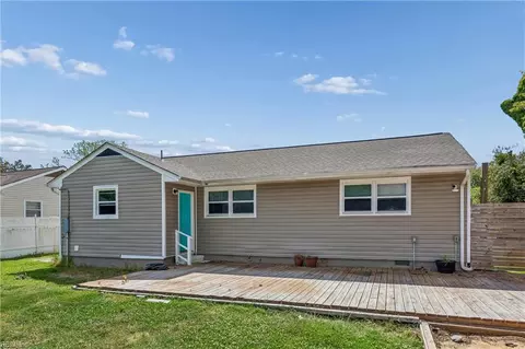 Exterior - 6 Barnes Ct, Hampton, VA 23664 photo 8 of 12