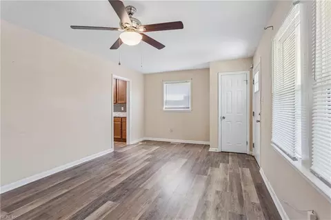 Living - 6 Barnes Ct, Hampton, VA 23664 photo 4 of 4