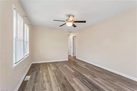 Living - 6 Barnes Ct, Hampton, VA 23664 photo 1 of 4