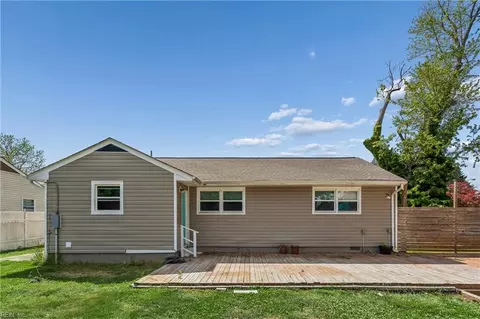 Exterior - 6 Barnes Ct, Hampton, VA 23664 photo 7 of 12