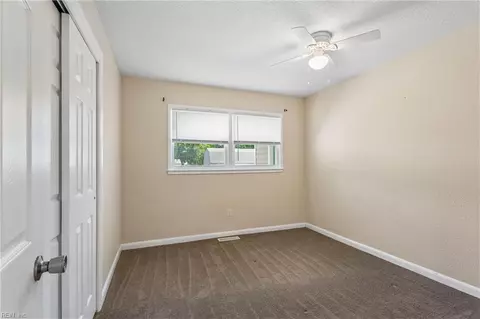 Bedroom - 6 Barnes Ct, Hampton, VA 23664 photo 1 of 7