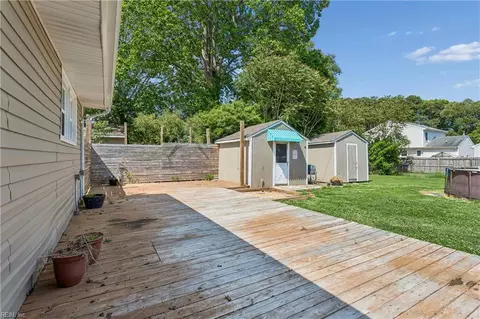 Exterior - 6 Barnes Ct, Hampton, VA 23664 photo 3 of 12